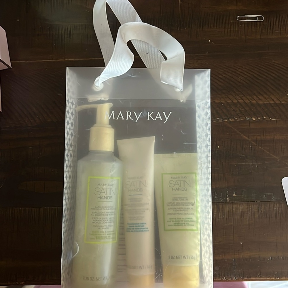 Mary Kay Satin Hands Pampering Set